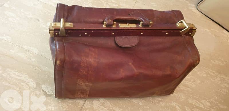queen leather Dr bag antique 1
