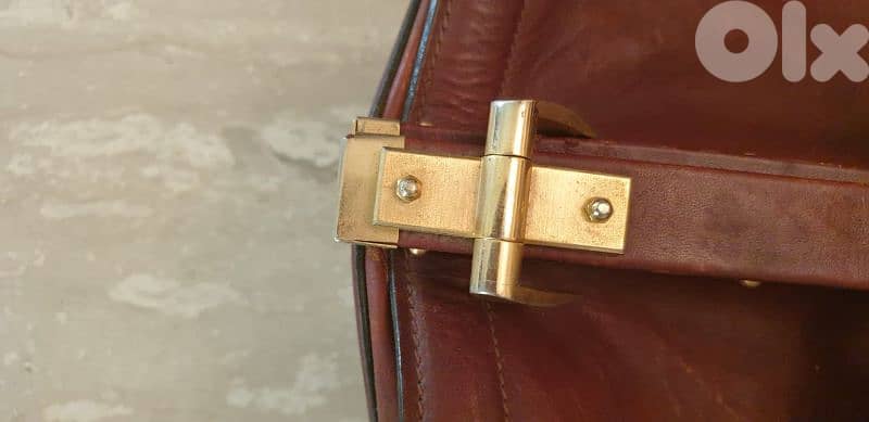 queen leather Dr bag antique 5