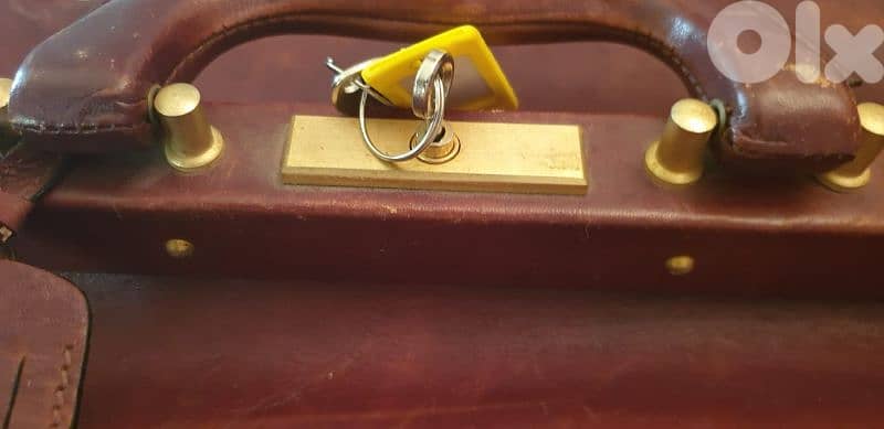 queen leather Dr bag antique 6